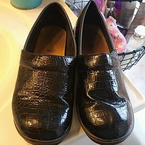 Ladies 6.5 wide Duck Head dress shoes